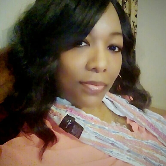 Meet your Posher, Carolyn - Picture 1 of 1